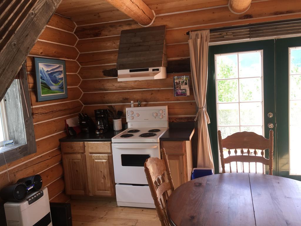 Cabins Over Crag Lake Carcross Bagian luar foto